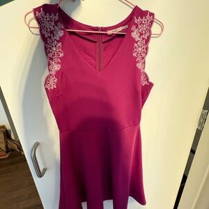Elegant Magenta Sleeveless Top with Lace Detail